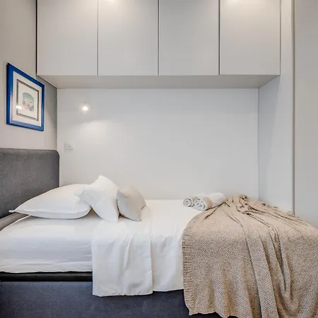 Location! Spacious Lux -5 Min From & Centre Appartement *