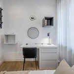 Location! Spacious Lux -5 Min From & Centre Apartment