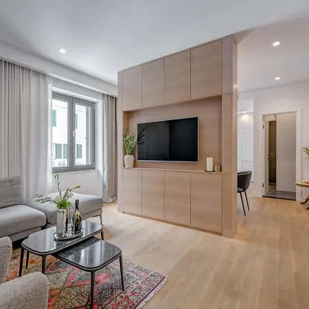 Location! Spacious Lux -5 Min From & Centre Διαμέρισμα Σπλιτ