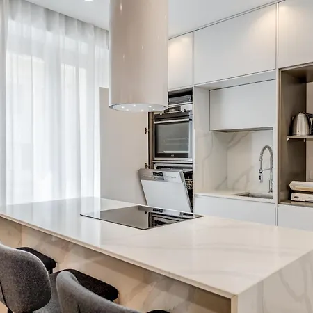 Location! Spacious Lux -5 Min From & Centre Διαμέρισμα