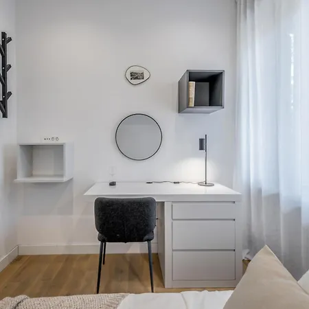 Location! Spacious Lux -5 Min From & Centre Apartamento
