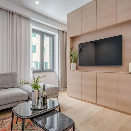 Location! Spacious Lux -5 Min From & Centre Apartamento