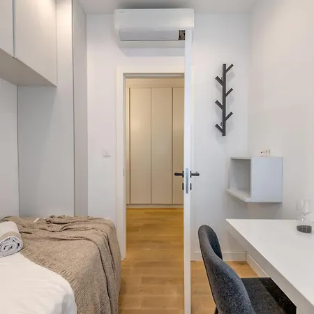 Location! Spacious Lux -5 Min From & Centre Apartamento