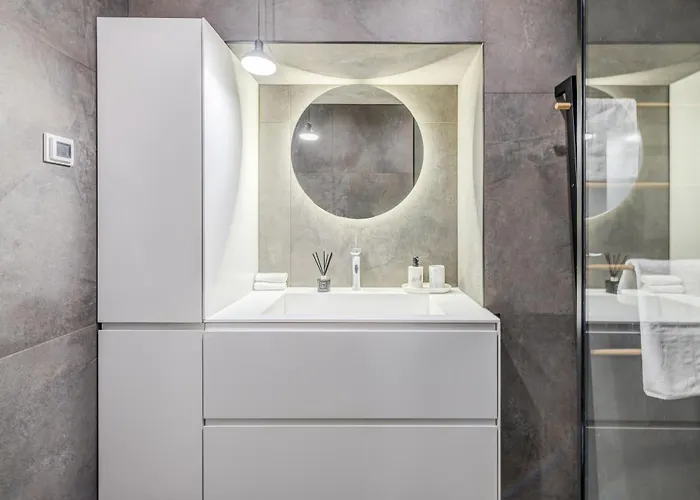 Location! Spacious Lux -5 Min From & Centre 公寓 *