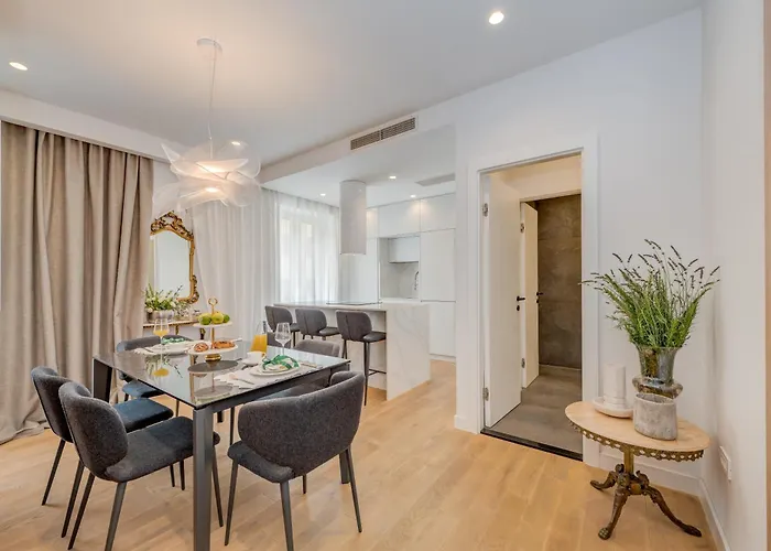 Location! Spacious Lux -5 Min From & Centre * 斯普利特