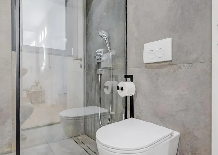 Location! Spacious Lux -5 Min From & Centre 公寓 *