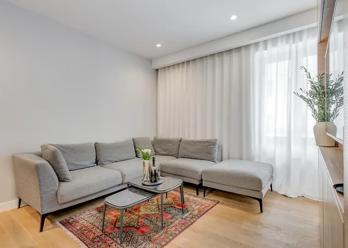 Location! Spacious Lux -5 Min From & Centre * 斯普利特