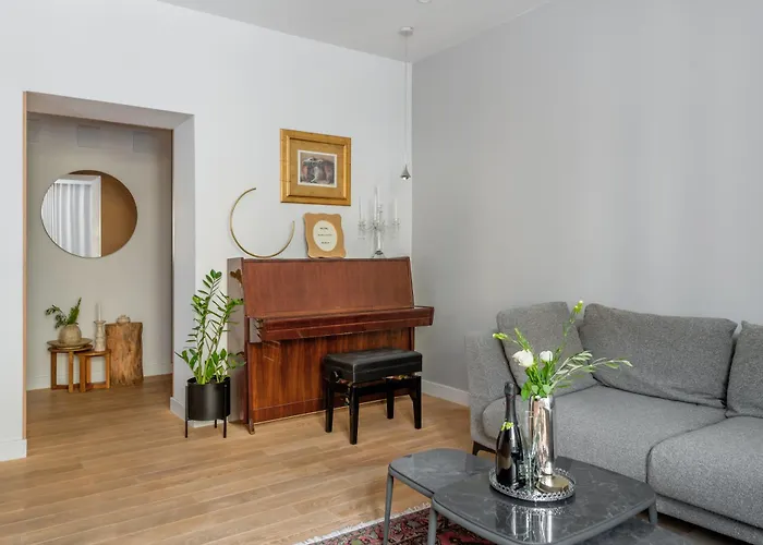 Location! Spacious Lux -5 Min From & Centre 公寓